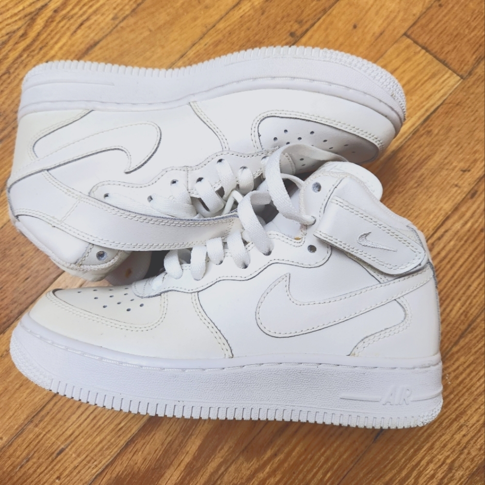 WHITE Nike Air Force 1 hightop